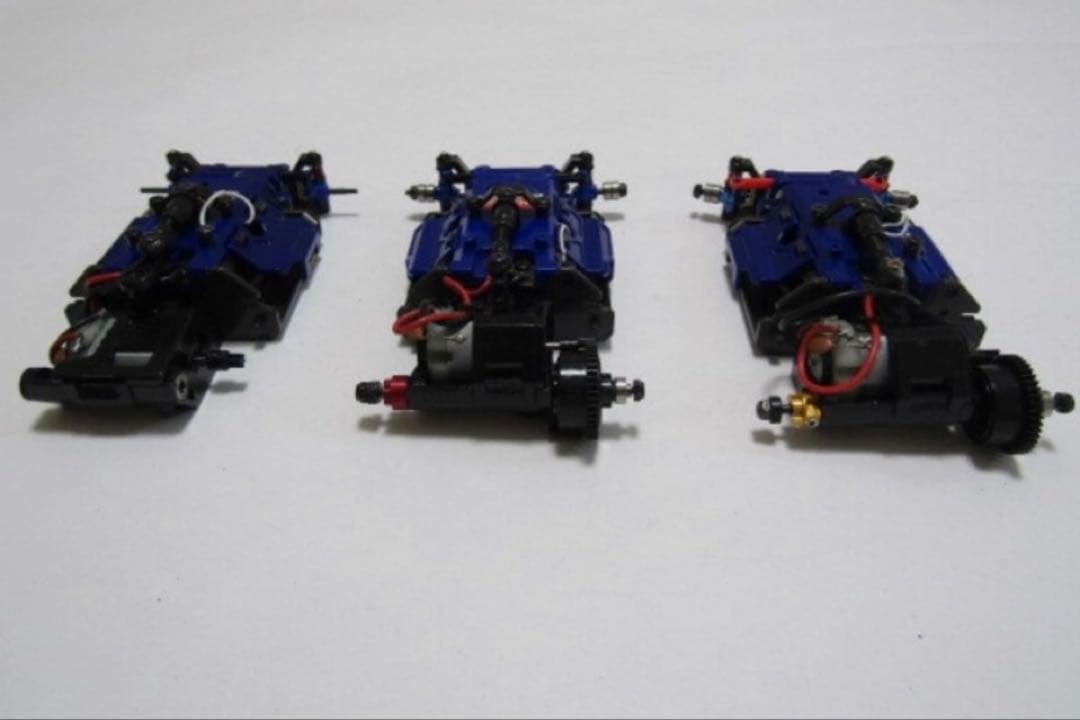 MINI-Z NissanとFerrari Enzoのラジコンカーセット。